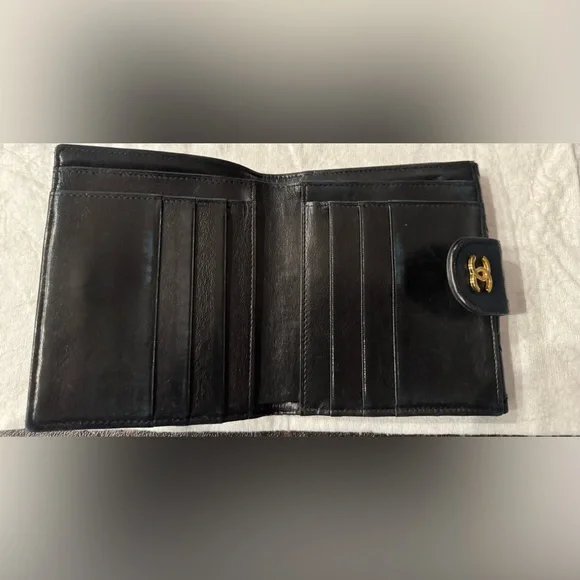 Authentic Pre-owned CHANEL Black Quilted Card Wallet with Gold Logo Hardware - Picture 4 of 7